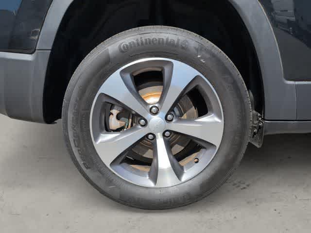 used 2021 Jeep Cherokee car, priced at $26,400