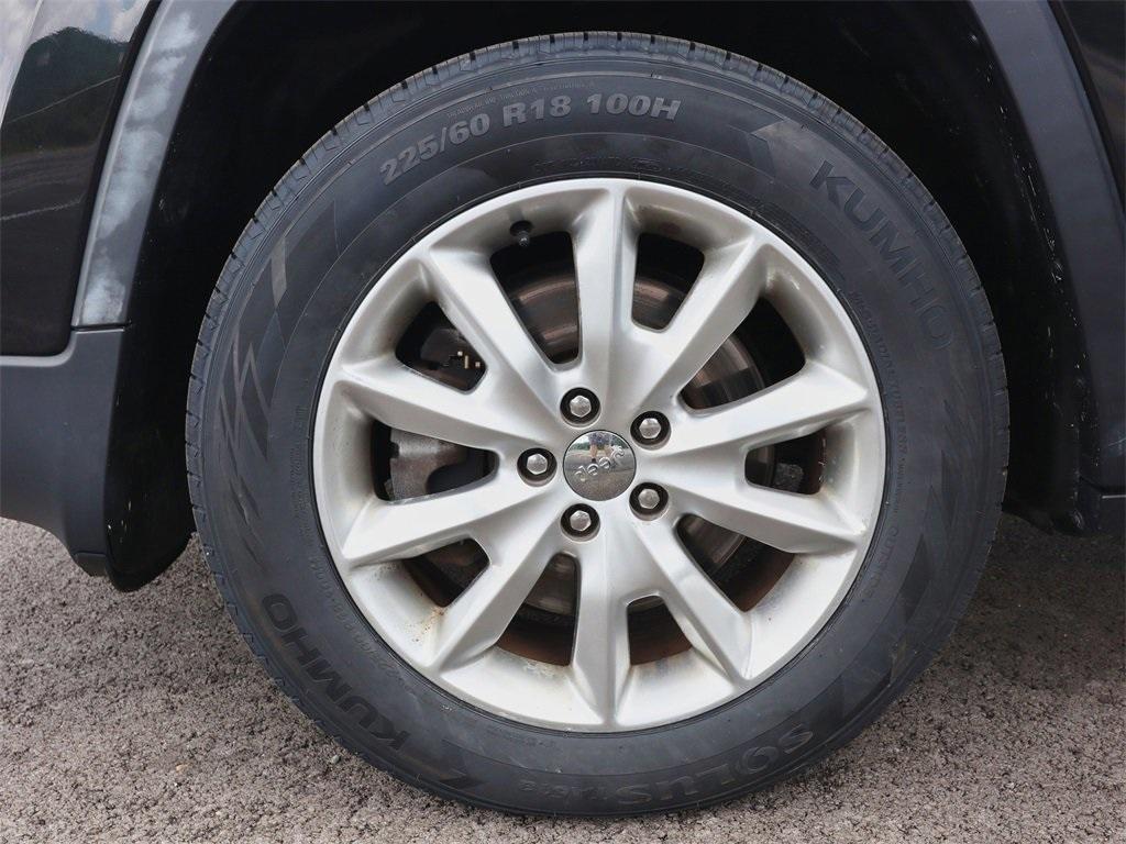 used 2015 Jeep Cherokee car, priced at $10,979
