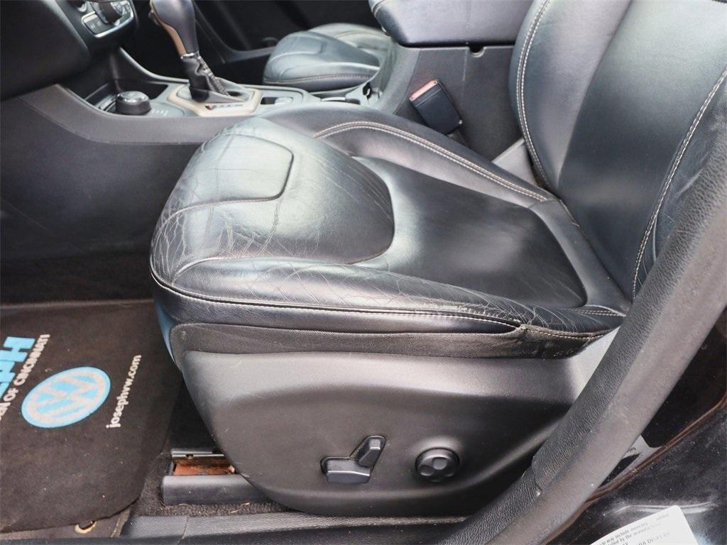 used 2015 Jeep Cherokee car, priced at $10,979