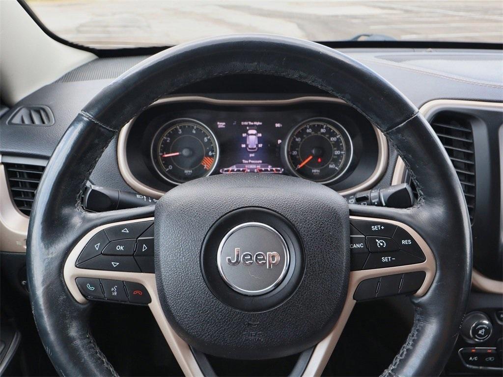 used 2015 Jeep Cherokee car, priced at $10,979