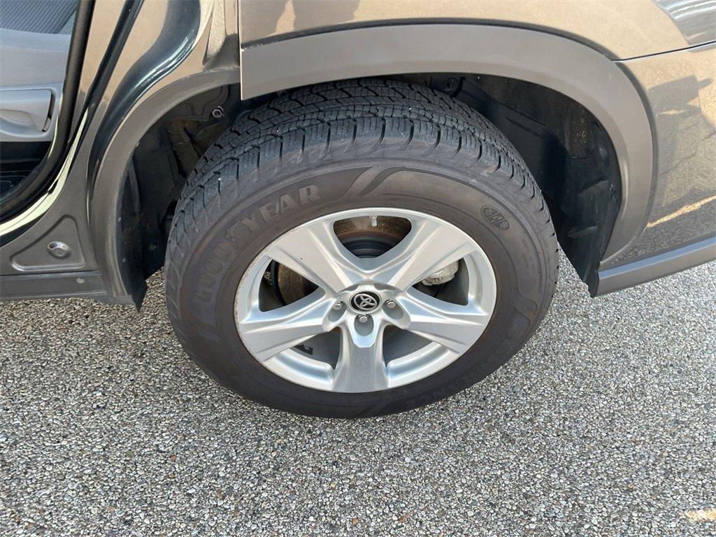 used 2021 Toyota Highlander car, priced at $26,788