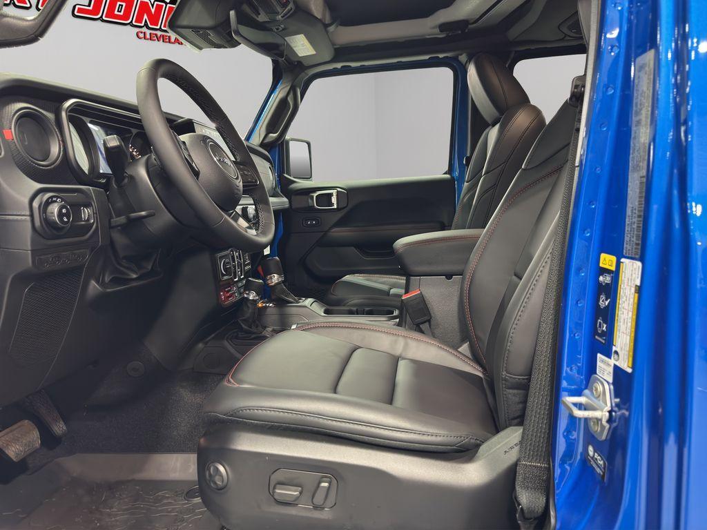 new 2025 Jeep Gladiator car, priced at $55,485