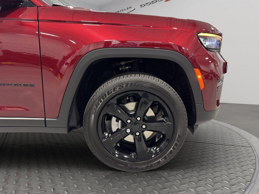 new 2025 Jeep Grand Cherokee car, priced at $45,908