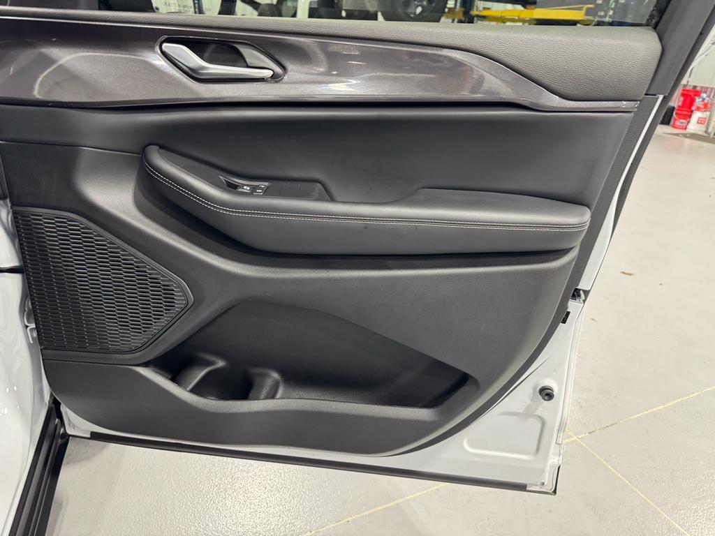 used 2023 Jeep Grand Cherokee car, priced at $39,769