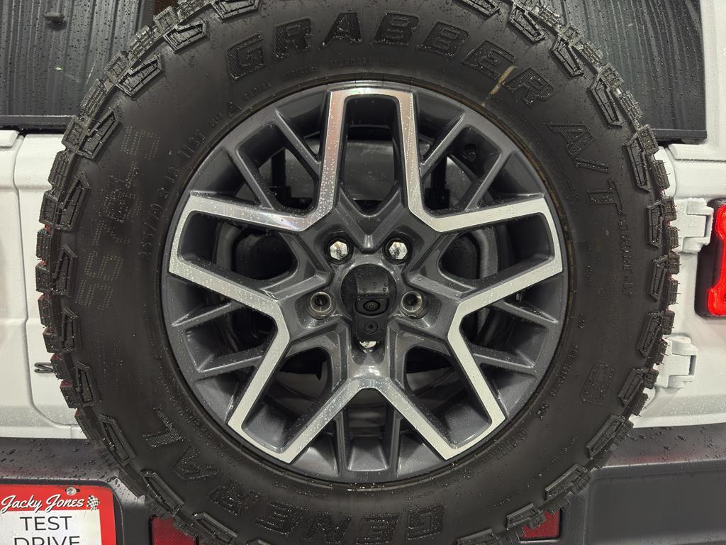 new 2025 Jeep Wrangler car
