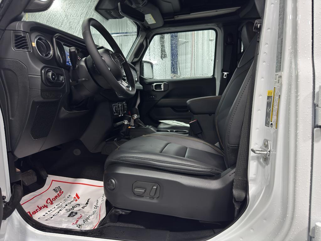 new 2025 Jeep Wrangler car