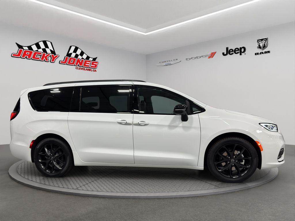 new 2026 Chrysler Pacifica car, priced at $46,764