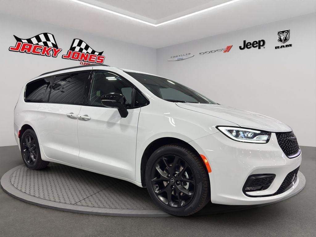 new 2026 Chrysler Pacifica car, priced at $46,764