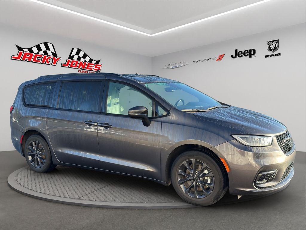 used 2021 Chrysler Pacifica car, priced at $24,969