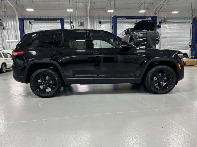 new 2024 Jeep Grand Cherokee car, priced at $47,840