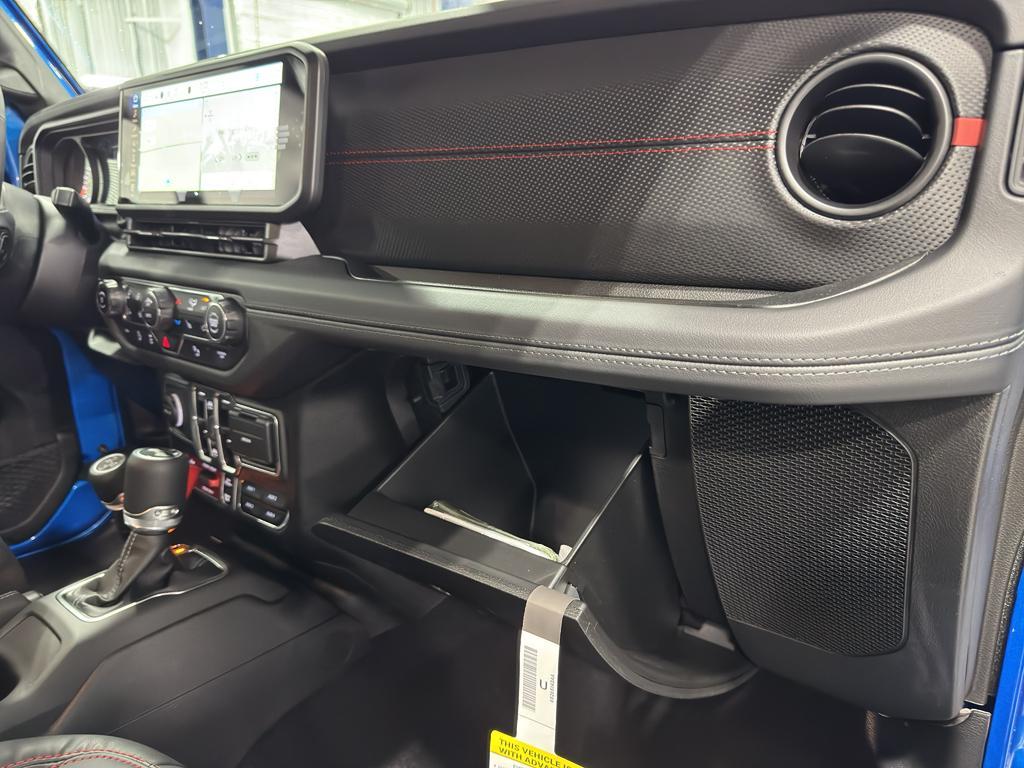 new 2025 Jeep Wrangler car