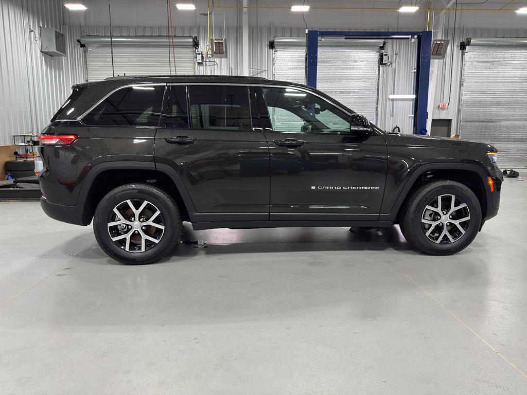 used 2024 Jeep Grand Cherokee car, priced at $35,969