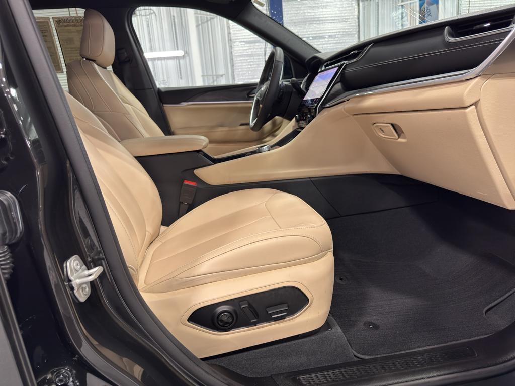used 2024 Jeep Grand Cherokee car, priced at $35,969