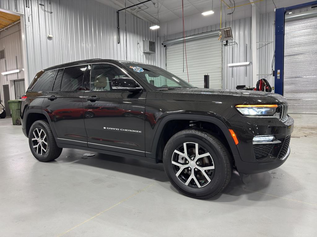 used 2024 Jeep Grand Cherokee car, priced at $35,969