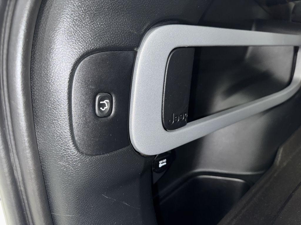 used 2016 Jeep Cherokee car, priced at $19,977