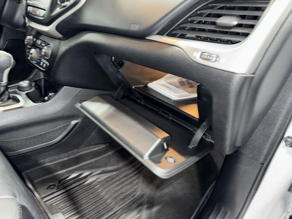 used 2016 Jeep Cherokee car, priced at $19,977
