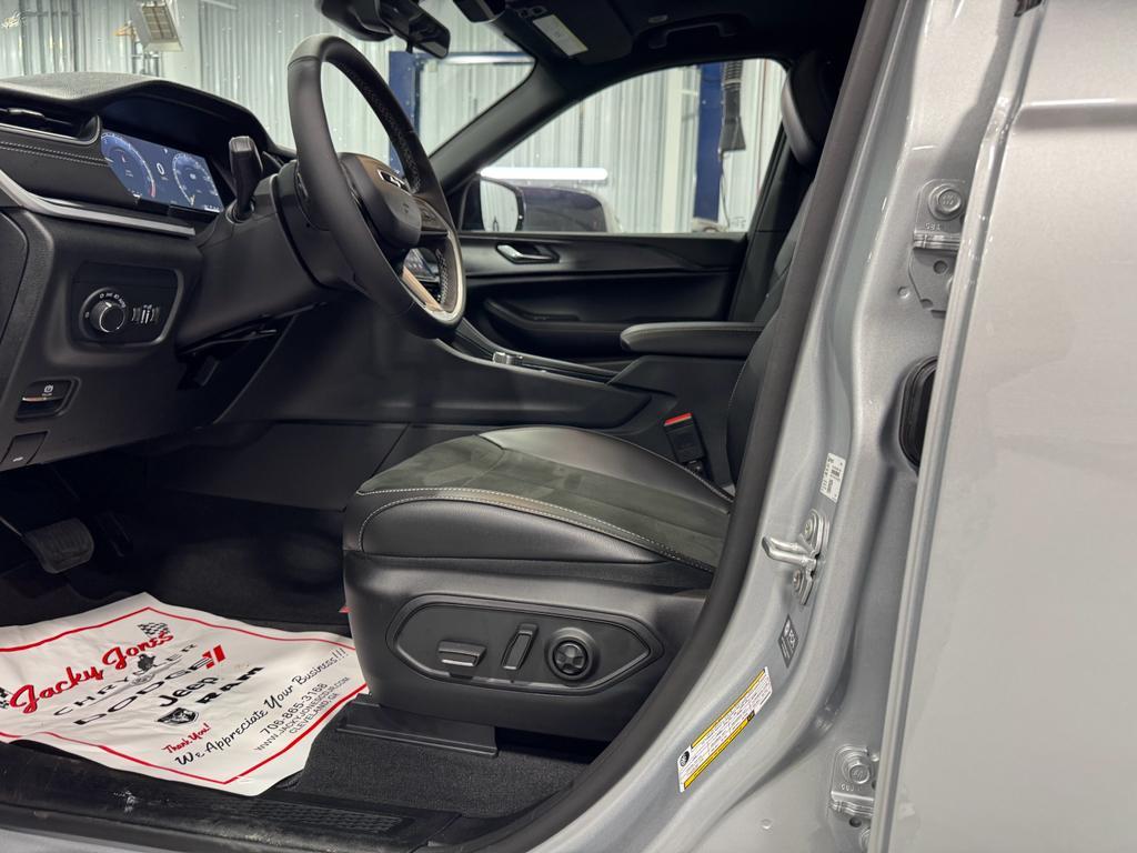 new 2025 Jeep Grand Cherokee L car, priced at $50,375