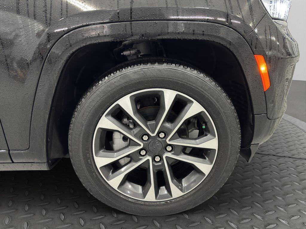 used 2022 Jeep Grand Cherokee car, priced at $35,569