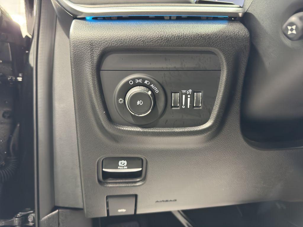 used 2022 Jeep Grand Cherokee car, priced at $35,569