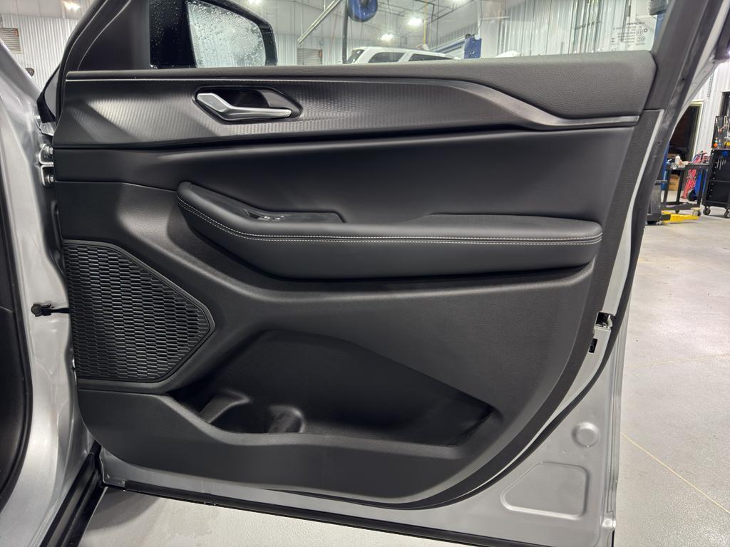 used 2025 Jeep Grand Cherokee L car, priced at $34,769