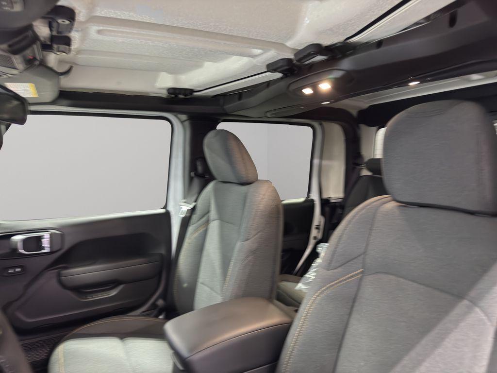 new 2025 Jeep Gladiator car, priced at $45,905