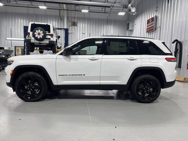 new 2025 Jeep Grand Cherokee car, priced at $47,580