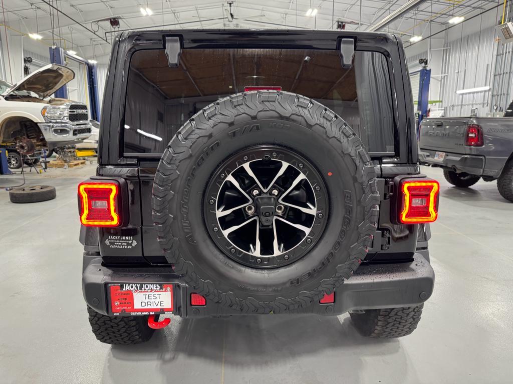 new 2025 Jeep Wrangler car, priced at $73,688
