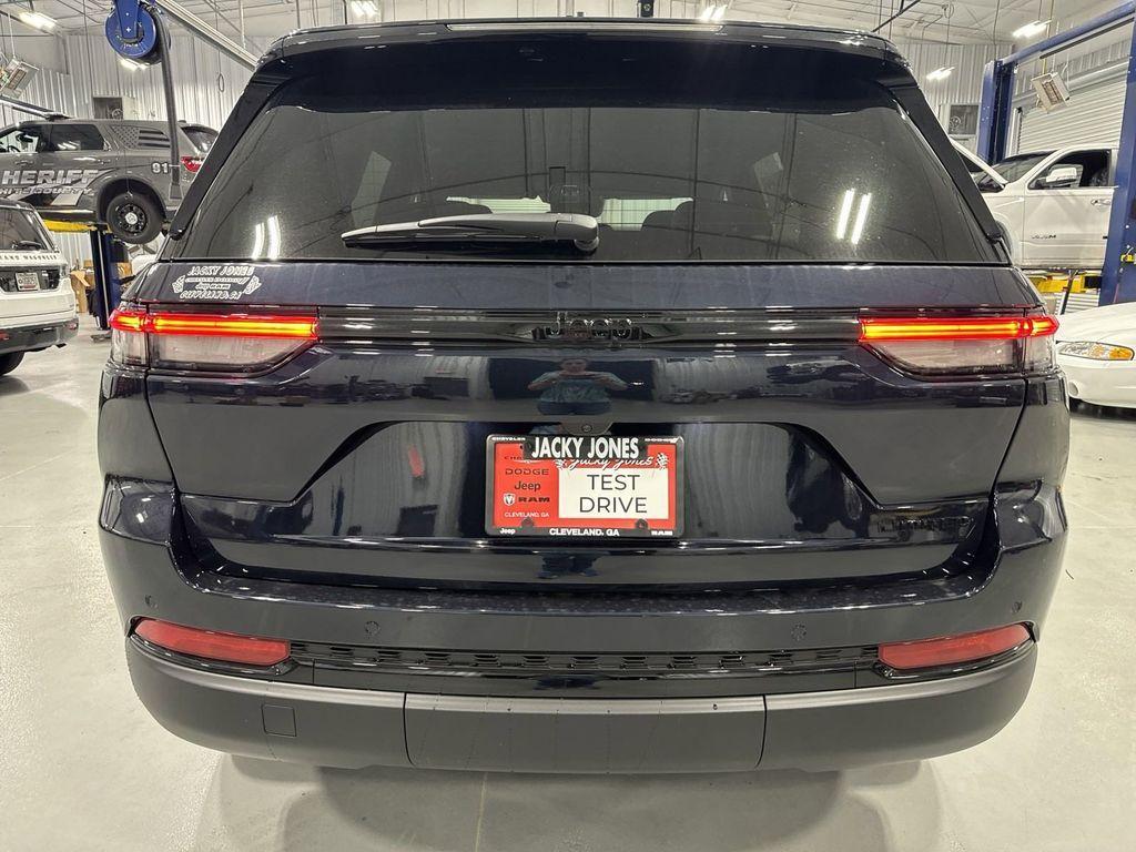 new 2024 Jeep Grand Cherokee car, priced at $42,800