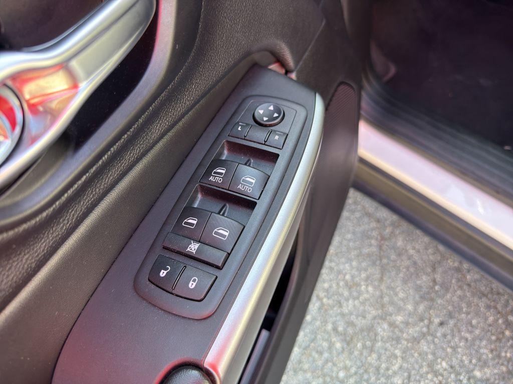 used 2021 Jeep Cherokee car, priced at $23,977