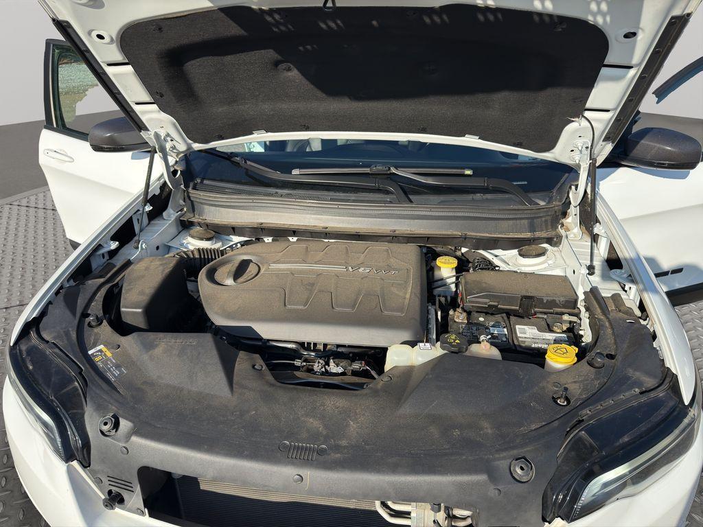 used 2021 Jeep Cherokee car, priced at $23,977