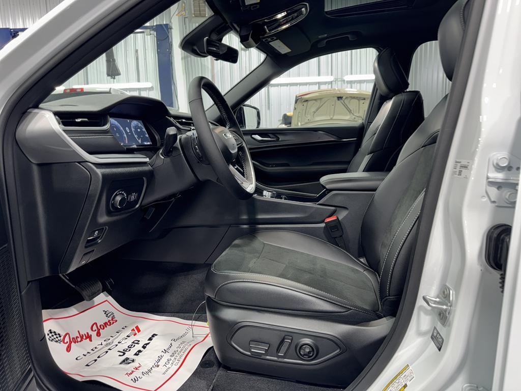 new 2025 Jeep Grand Cherokee L car, priced at $50,775