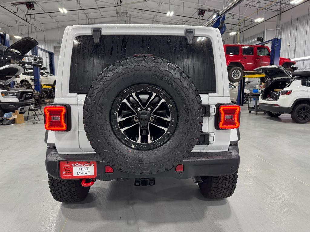 new 2025 Jeep Wrangler car