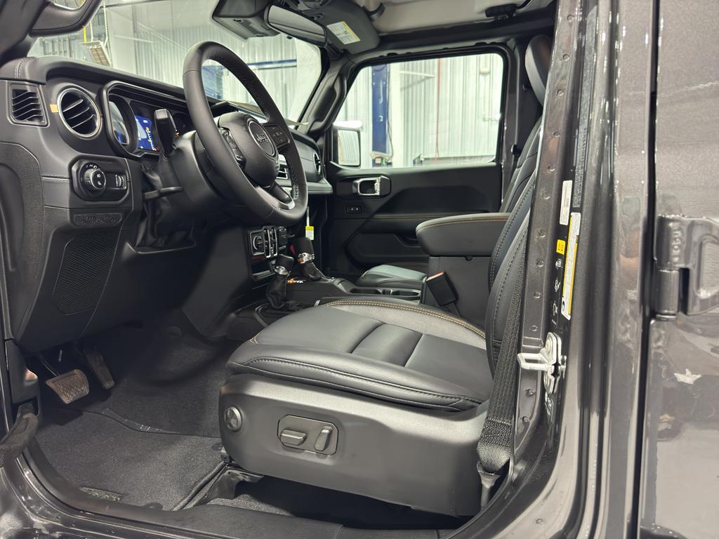 new 2025 Jeep Gladiator car