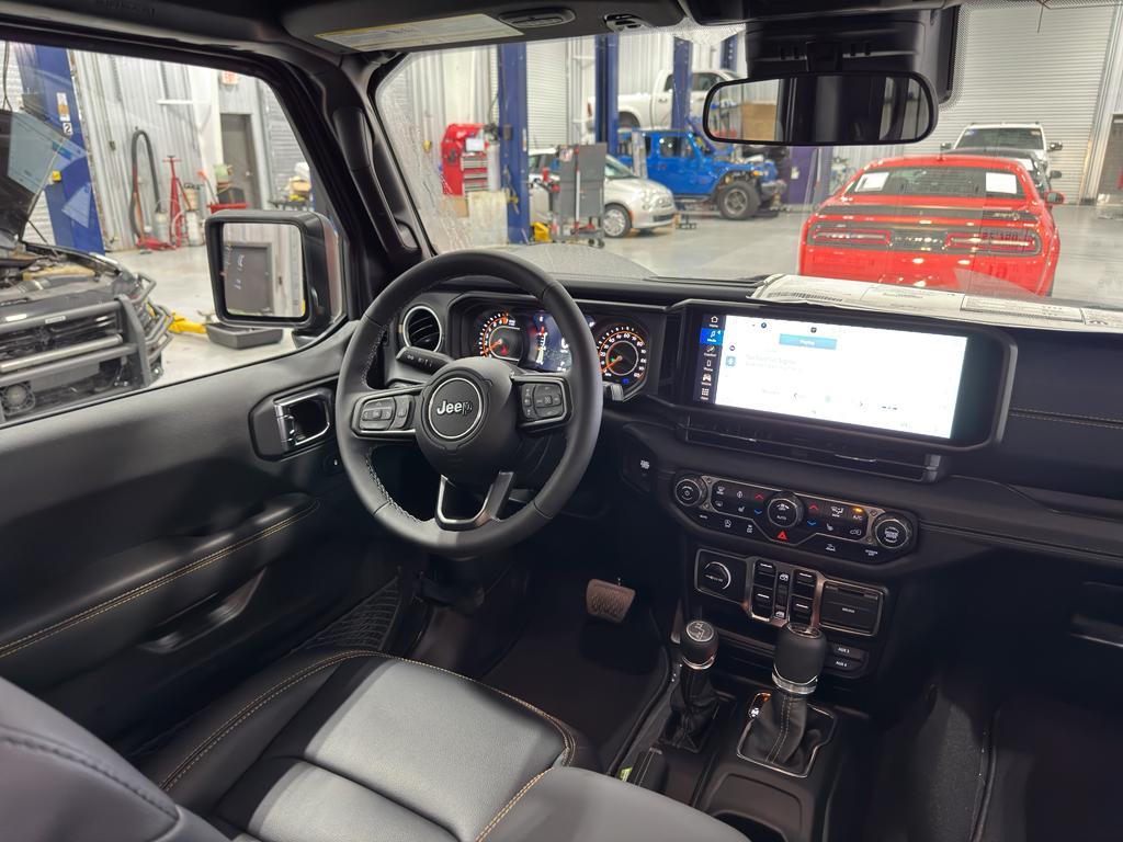 new 2025 Jeep Gladiator car