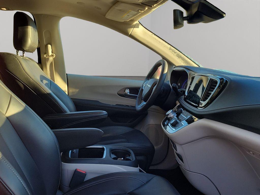 used 2023 Chrysler Pacifica car, priced at $32,964