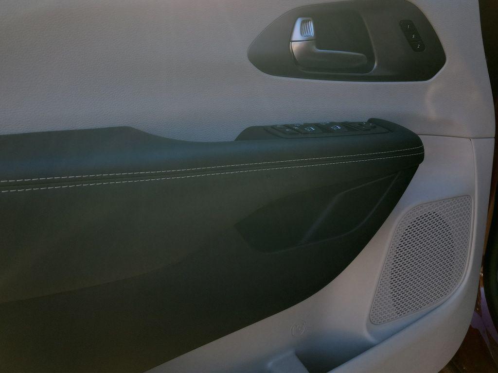 used 2023 Chrysler Pacifica car, priced at $32,964