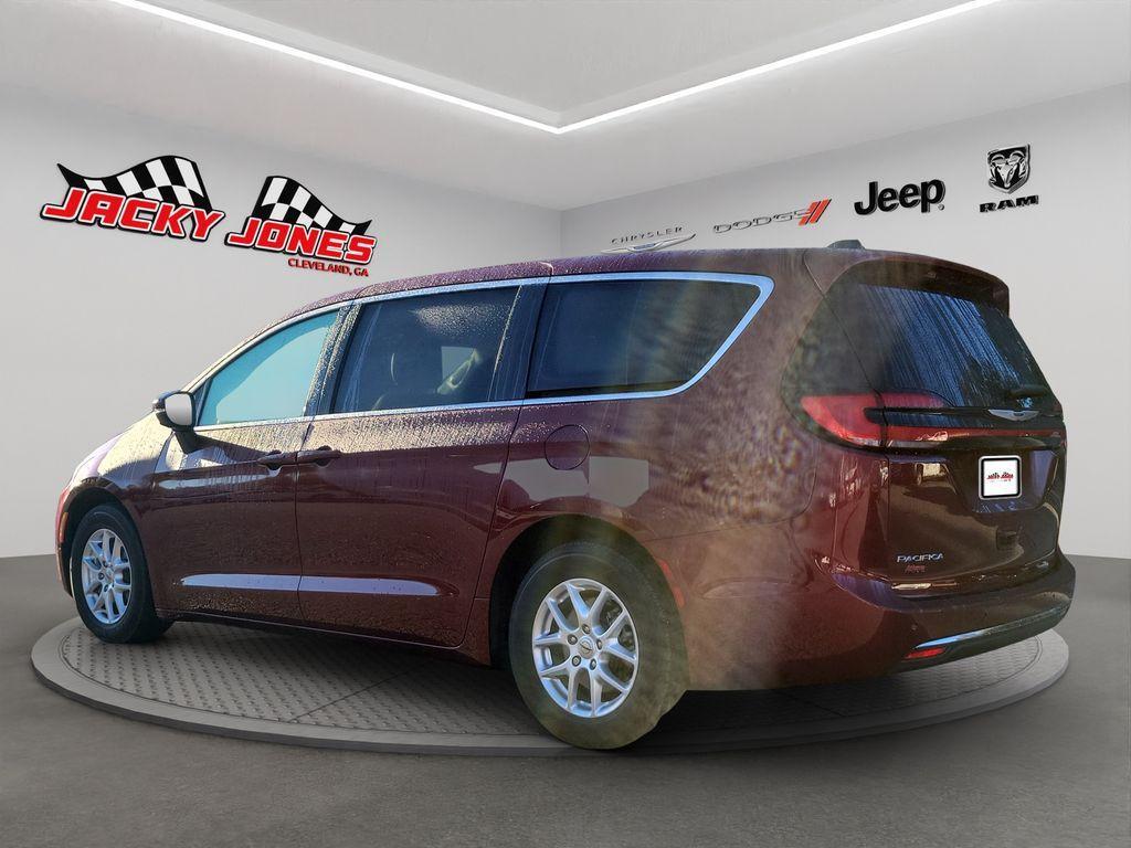 used 2023 Chrysler Pacifica car, priced at $32,964