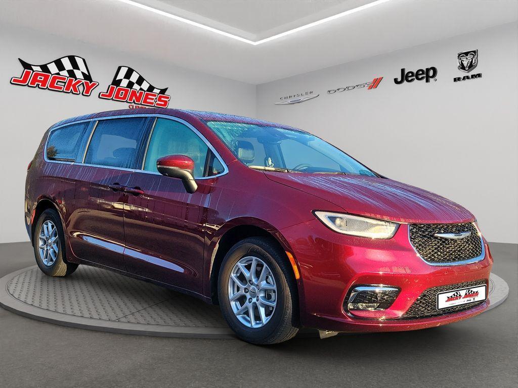 used 2023 Chrysler Pacifica car, priced at $32,964