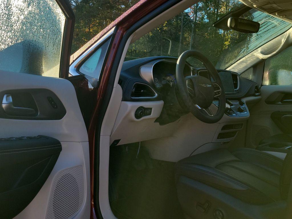 used 2023 Chrysler Pacifica car, priced at $32,964