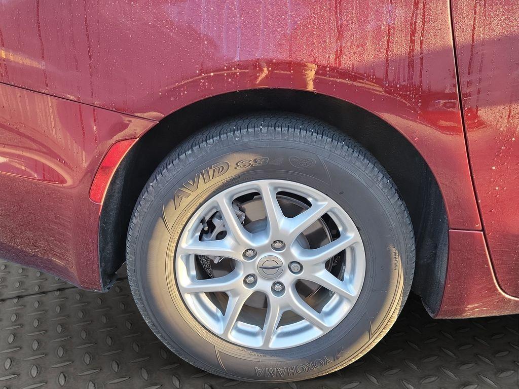 used 2023 Chrysler Pacifica car, priced at $32,964