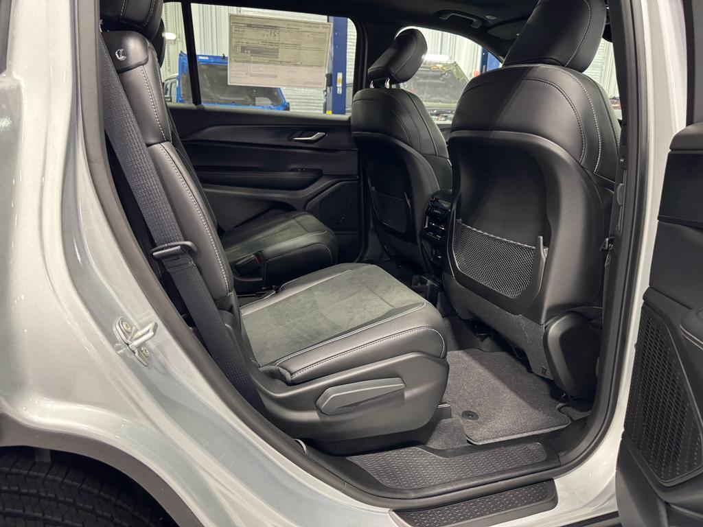 new 2025 Jeep Grand Cherokee L car