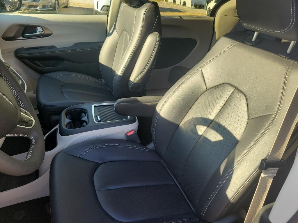 used 2024 Chrysler Pacifica car, priced at $35,969