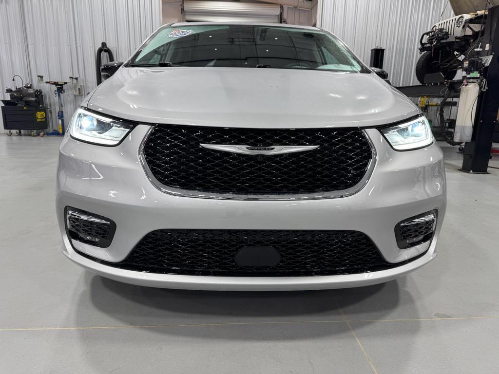 used 2024 Chrysler Pacifica car, priced at $35,969