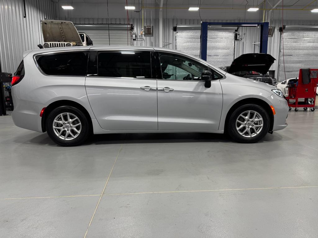 used 2024 Chrysler Pacifica car, priced at $35,969