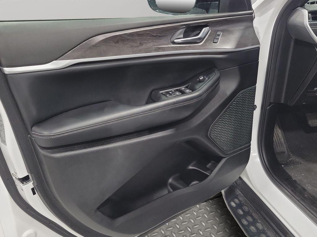 used 2024 Jeep Grand Cherokee car, priced at $38,769