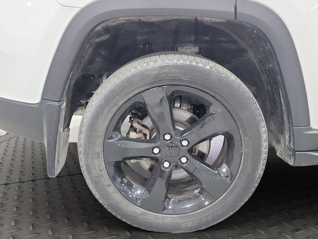 used 2024 Jeep Grand Cherokee car, priced at $38,769