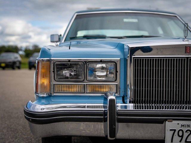 used 1977 Lincoln Continental car, priced at $7,499