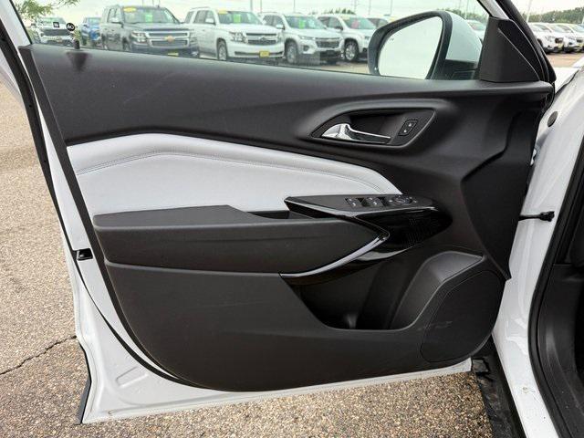 new 2025 Chevrolet Trax car, priced at $22,712