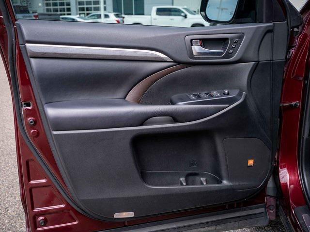 used 2019 Toyota Highlander car, priced at $23,999