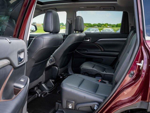 used 2019 Toyota Highlander car, priced at $23,999